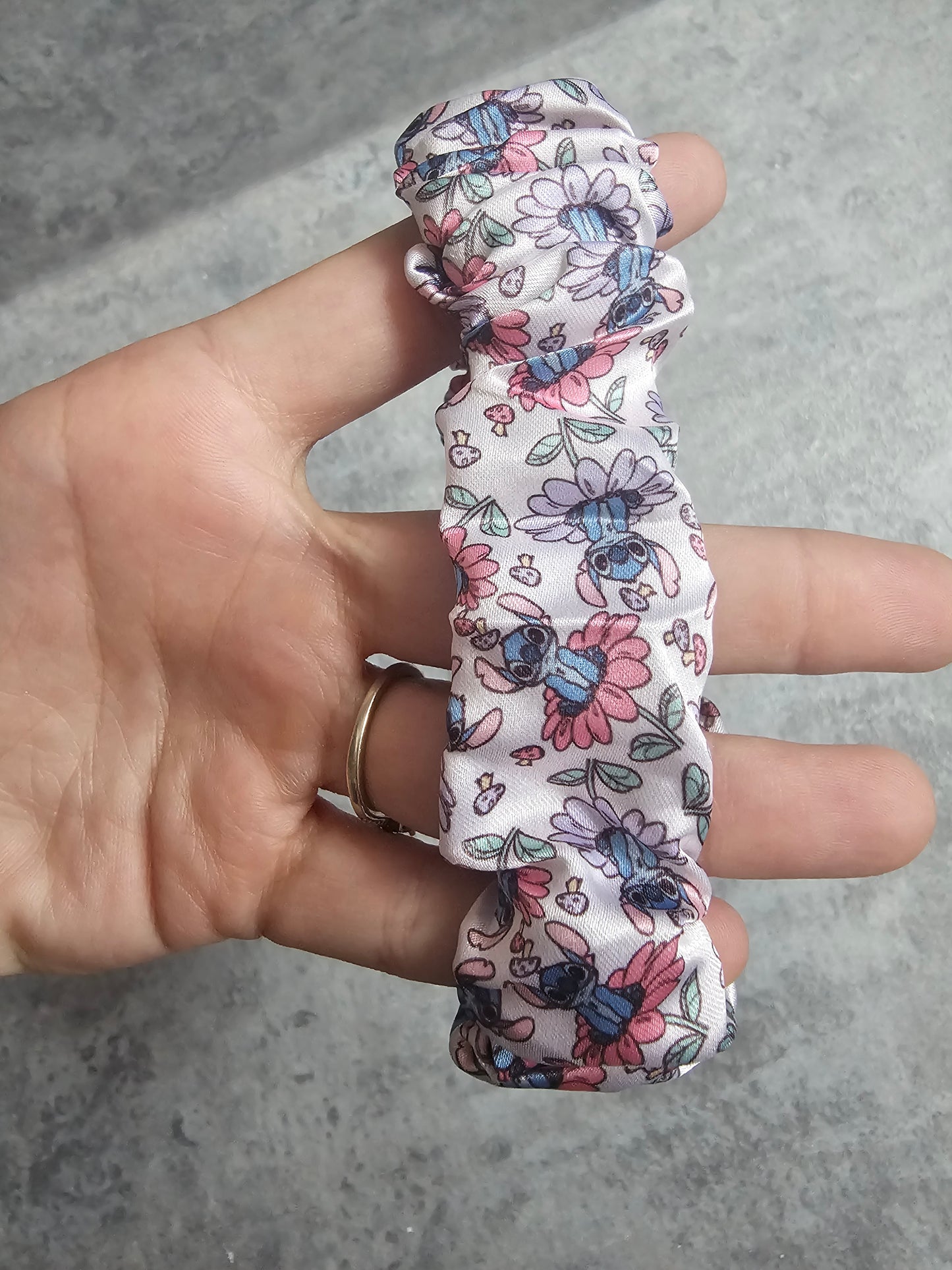 Blue alienz scrunchie keyring