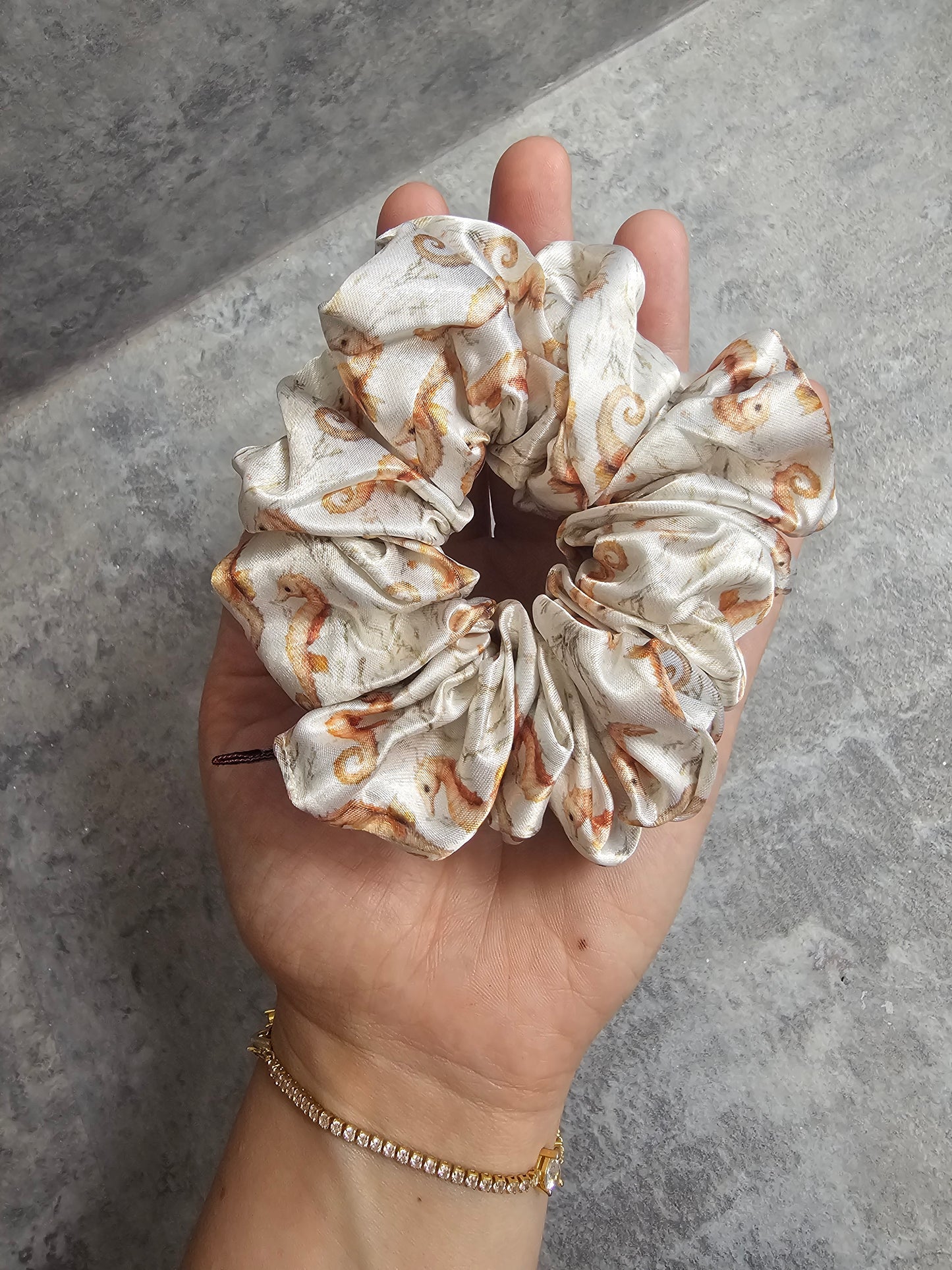 Seahorse Cove Midi scrunchie