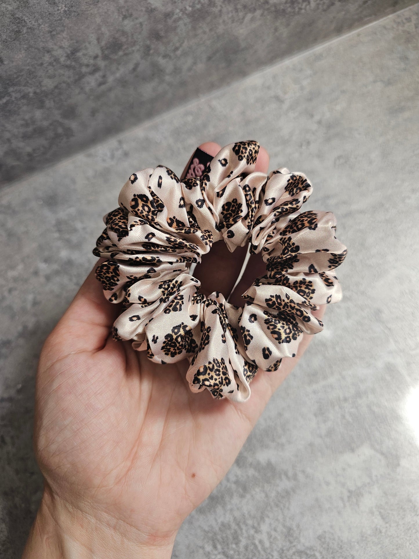 Leopard Hearts Midi scrunchie