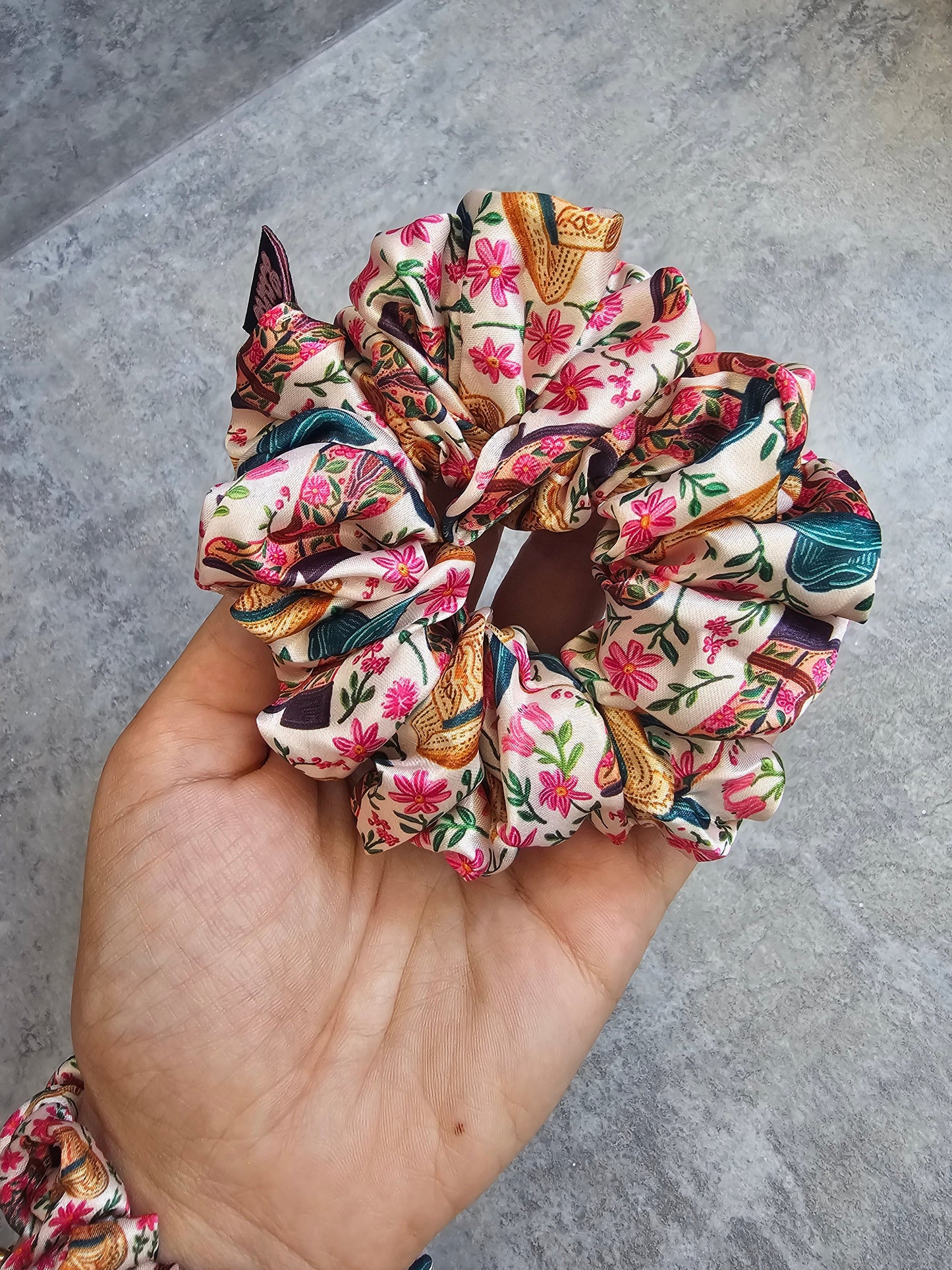 Country Queen Midi Scrunchie