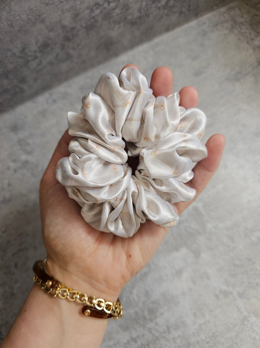 White pincushion Midi scrunchie