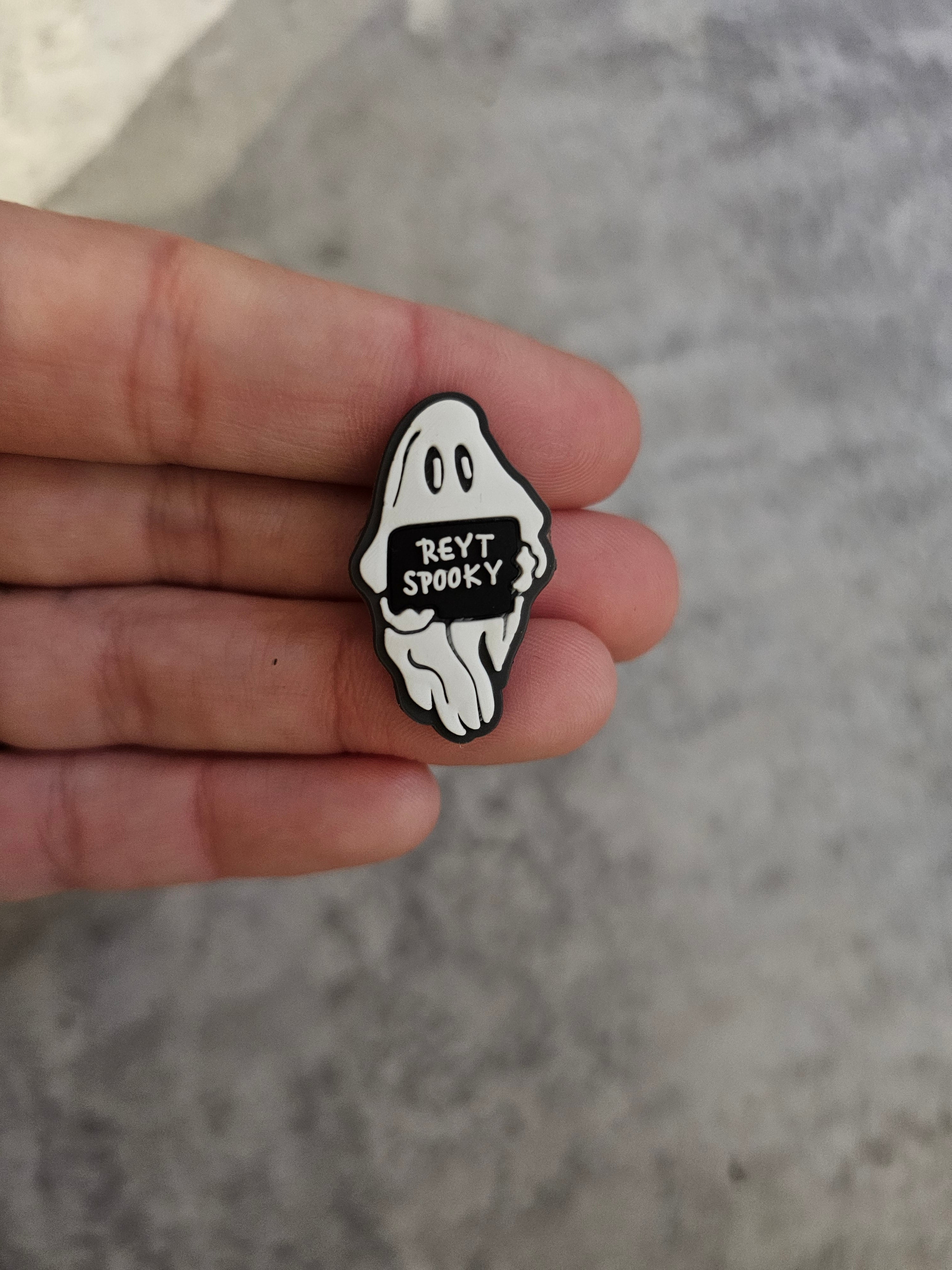 Reyt spooky ghost , shoe charm