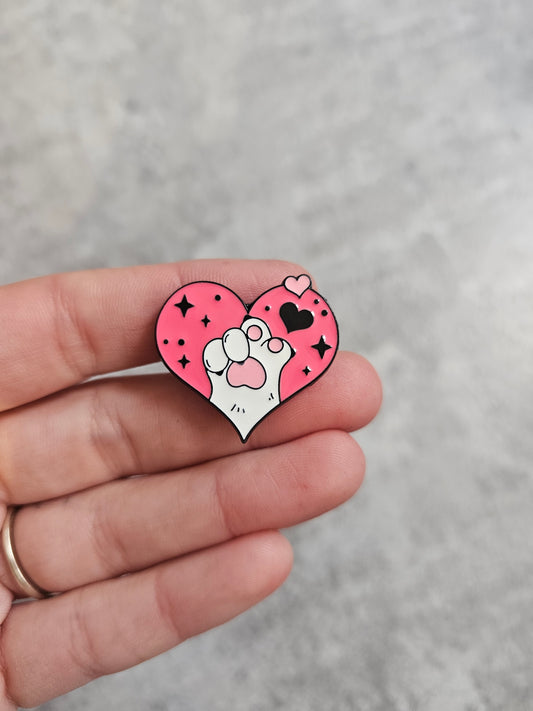 Cat paw, pink heart Pin Badge