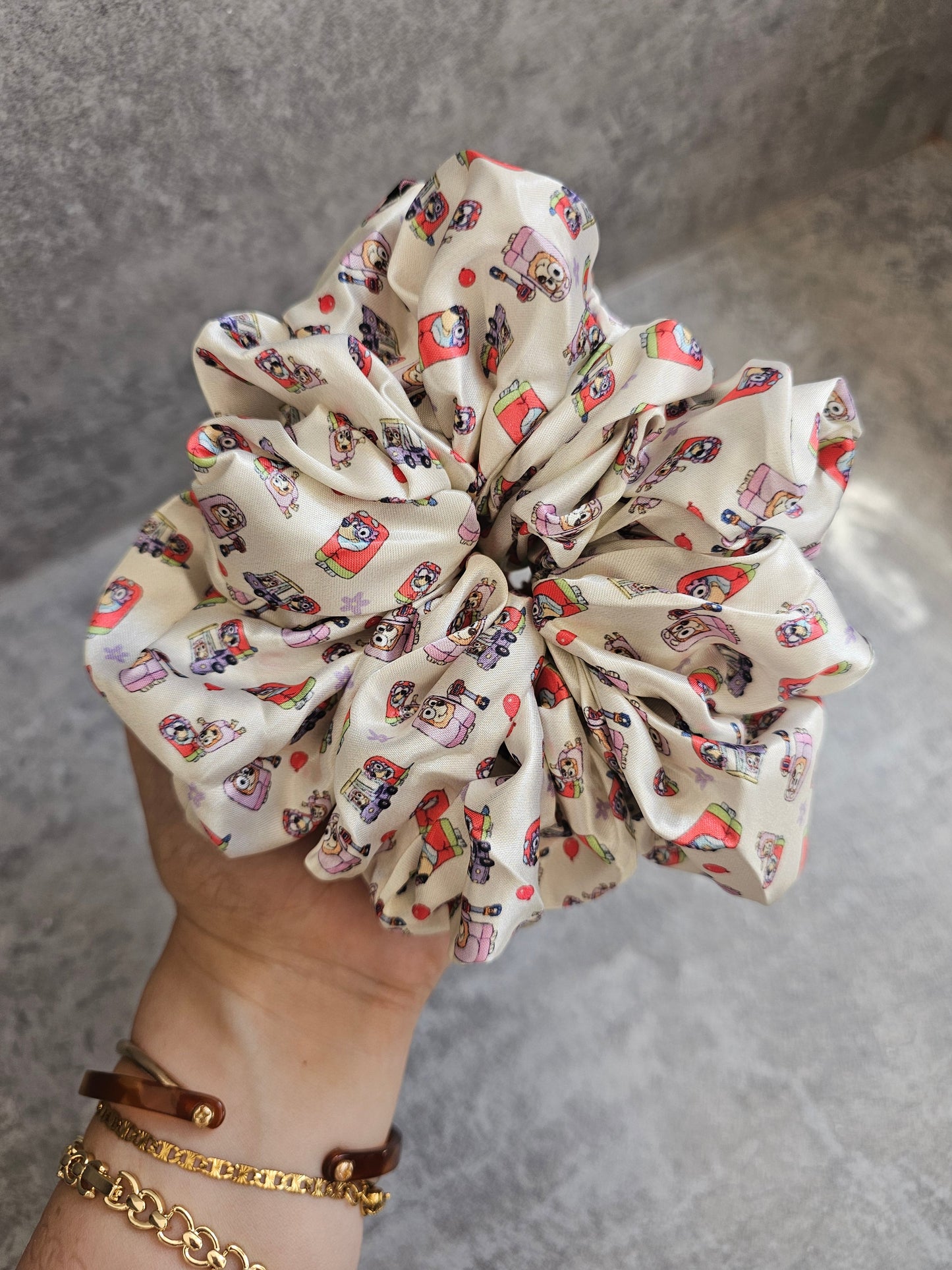 Granny dogs XL satin scrunchie