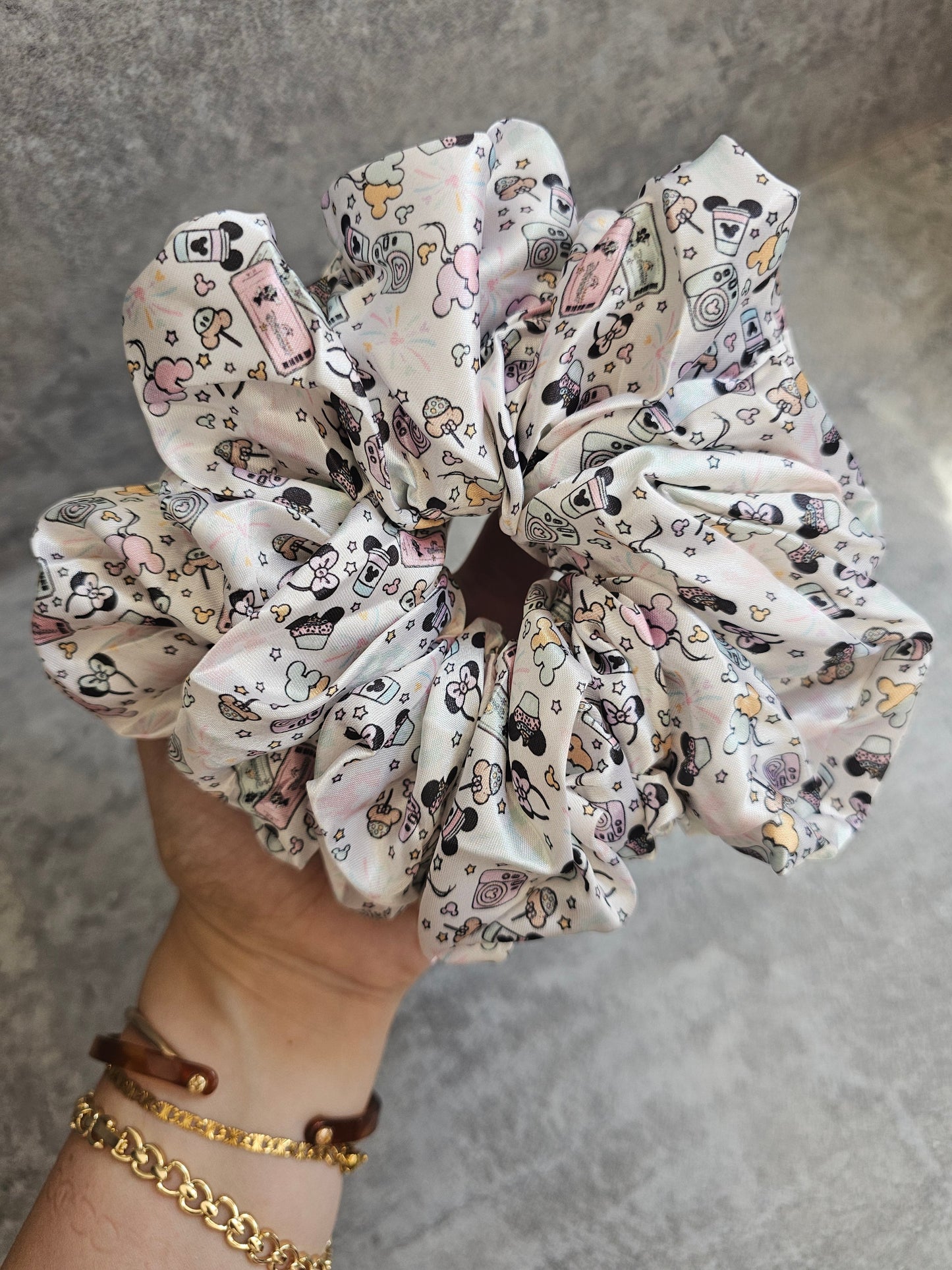 Min Mouse XL satin scrunchie