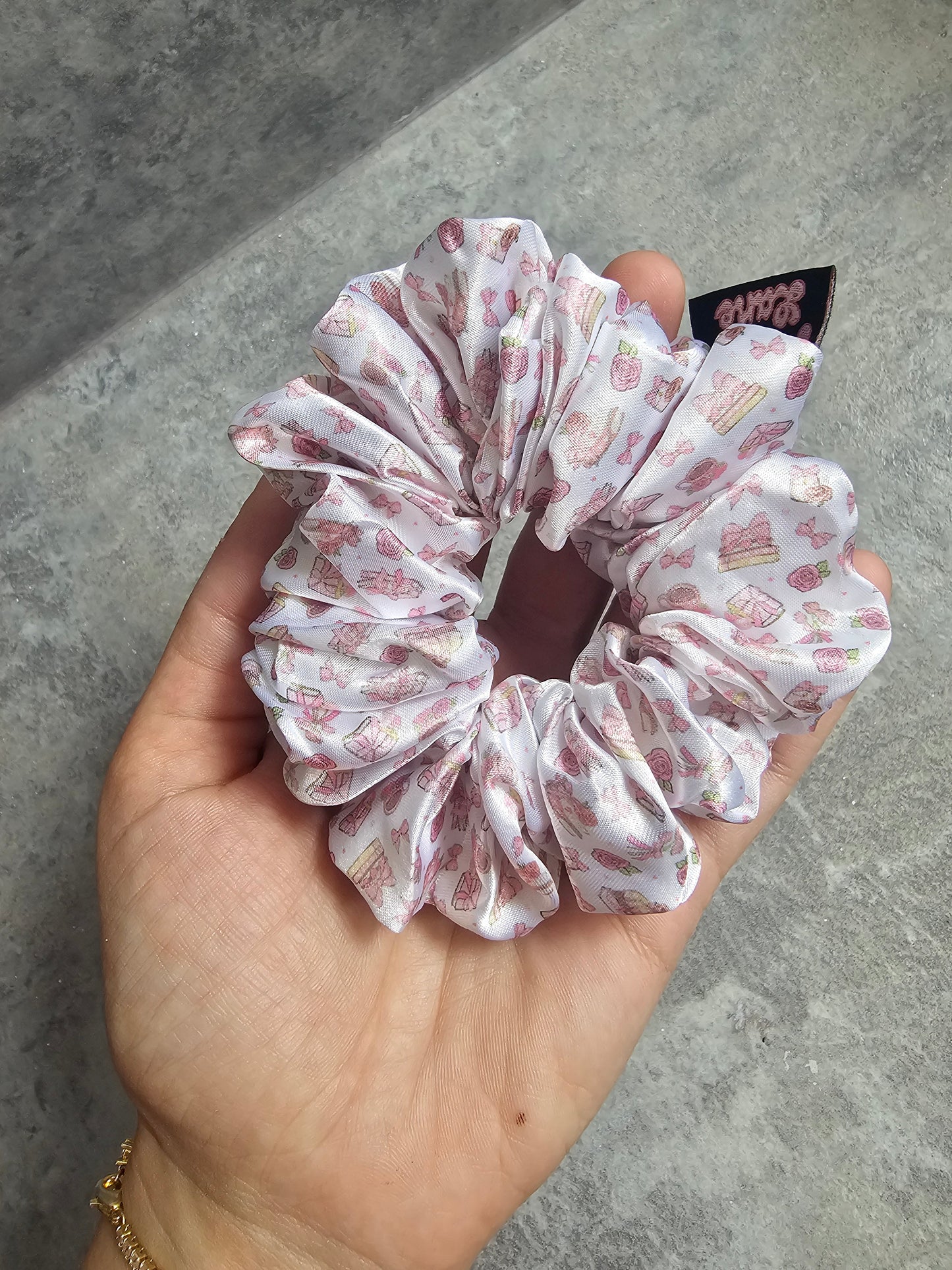 Bookish babe Midi scrunchie