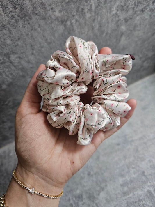 Dainty Floral Midi Scrunchie
