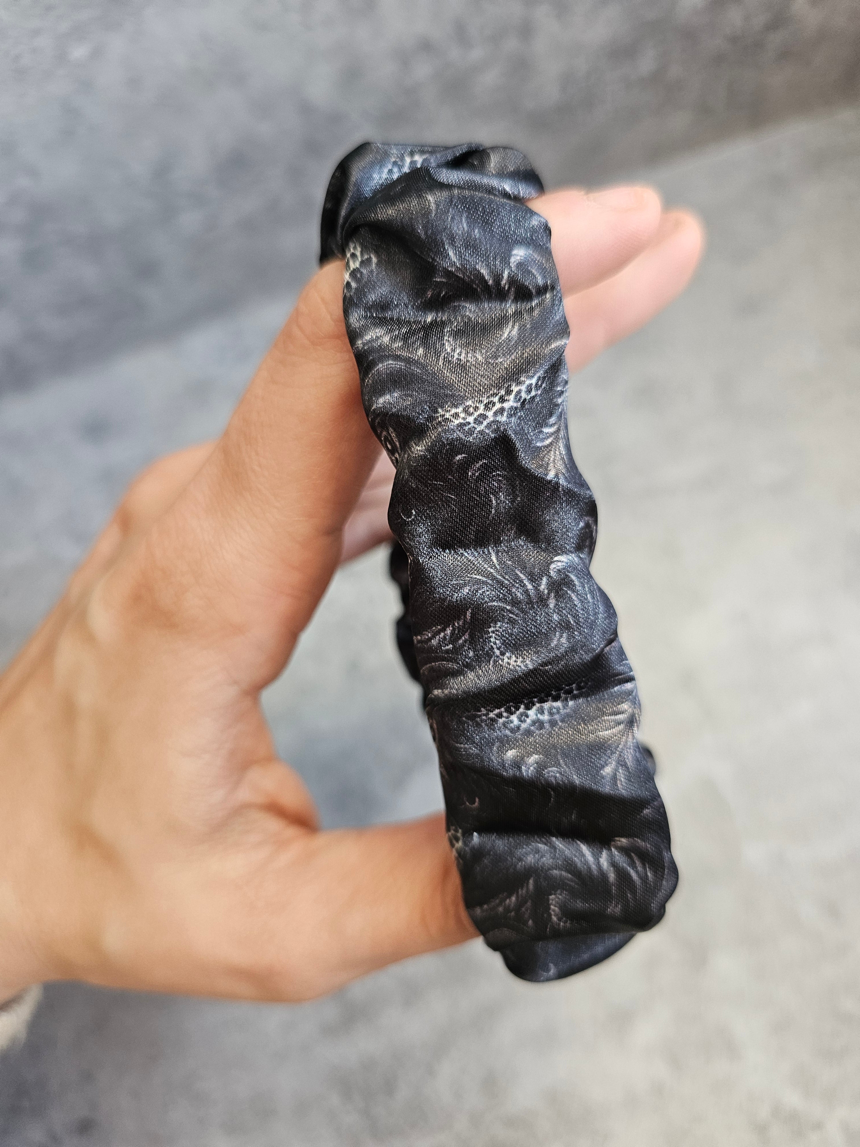 Feline Luxe Noir Scrunchie Keyring