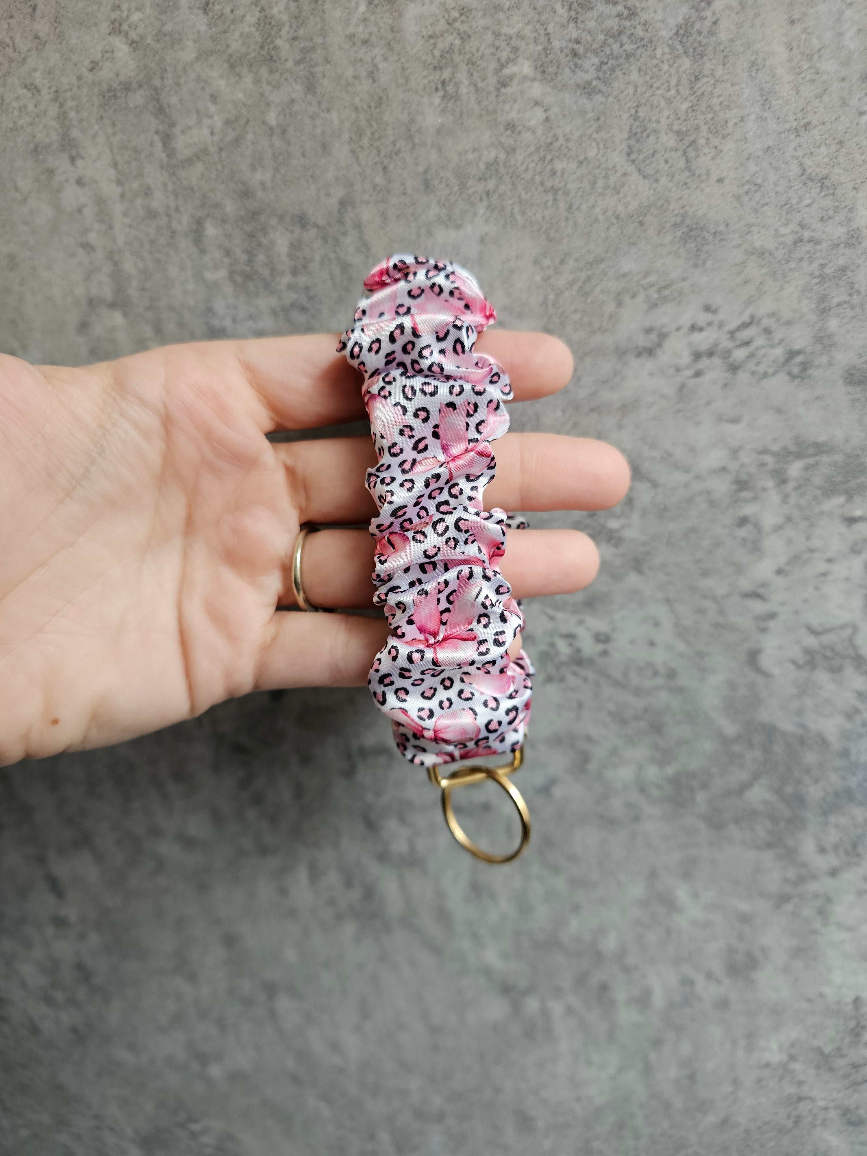 Pink leopard bows Scrunchie Keyring