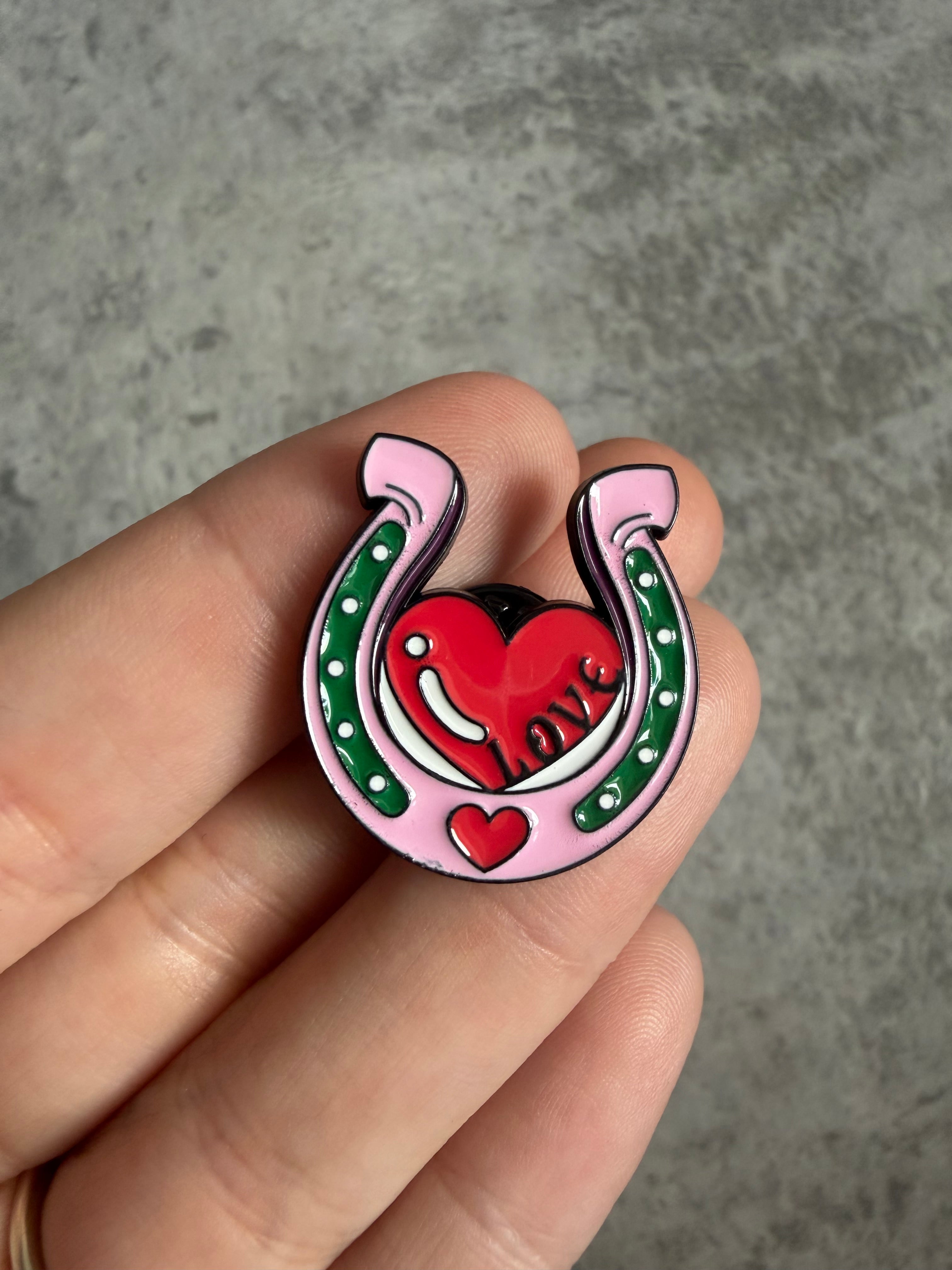 Pink horseshoe with red heart Pin Badge, western