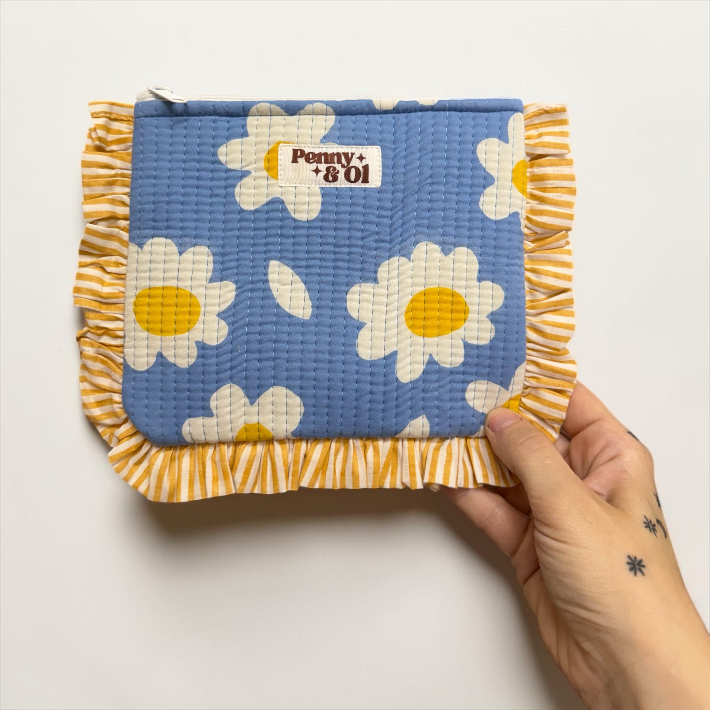 Daisy Ruffle Pouch