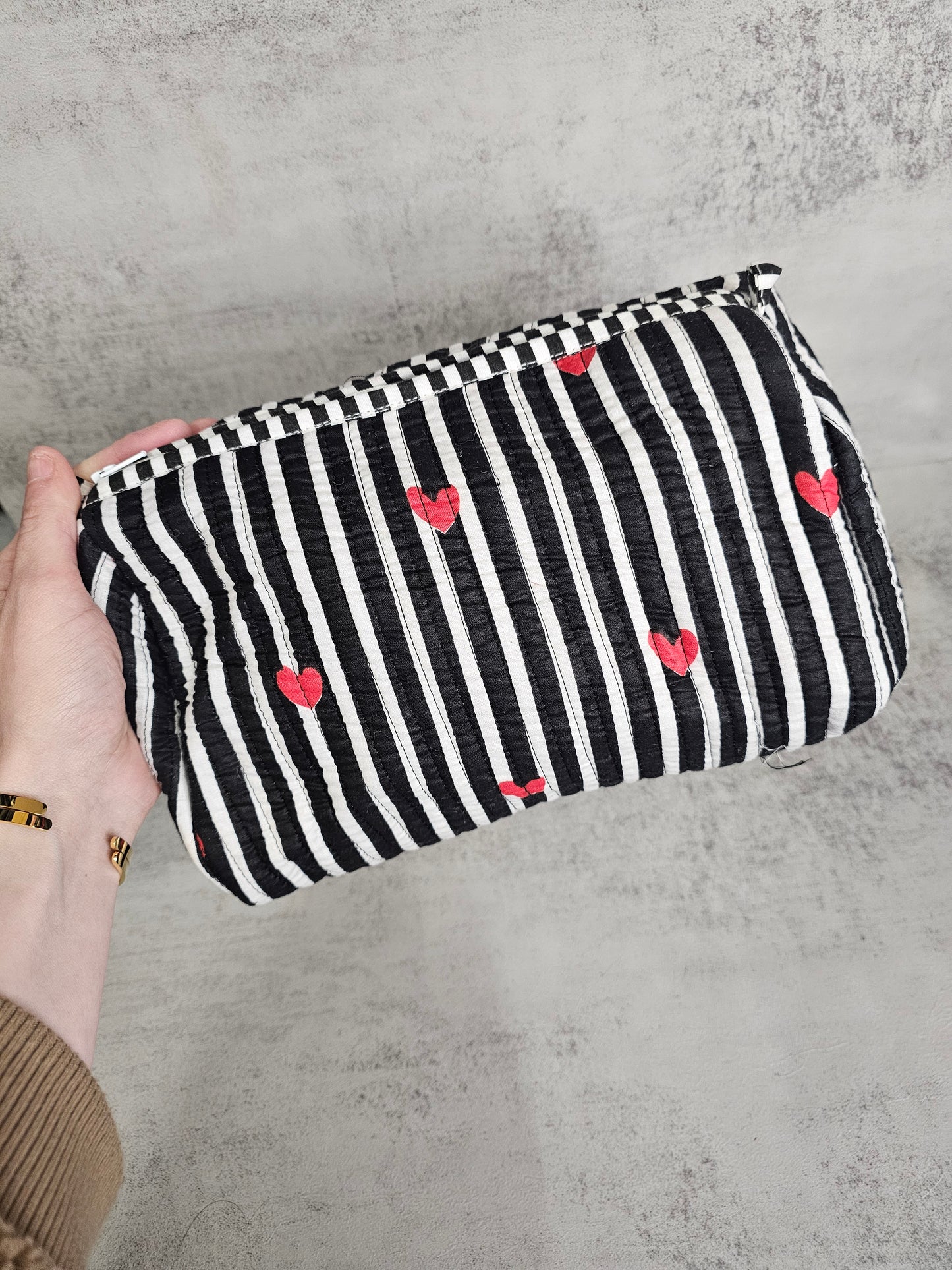 3 pack travel zip pouches. 3 peice set.