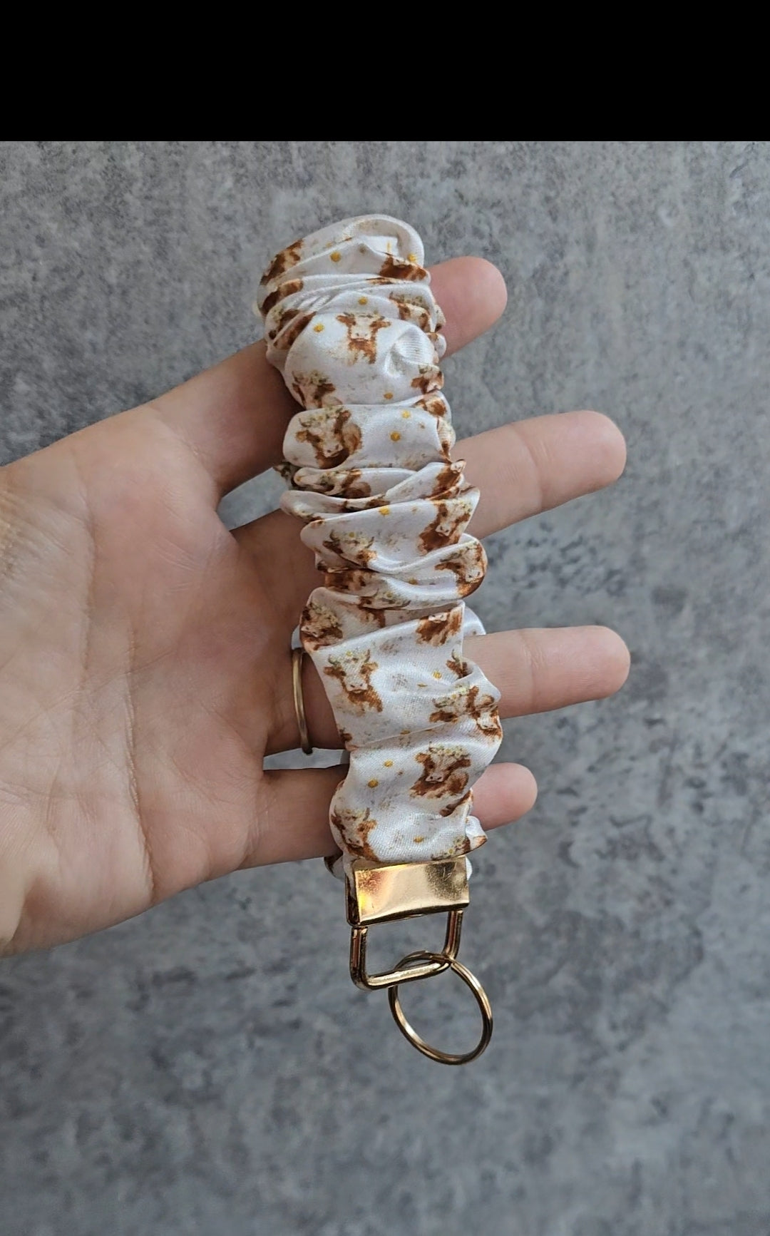 Cream Highland Cow Scrunchie Keyring