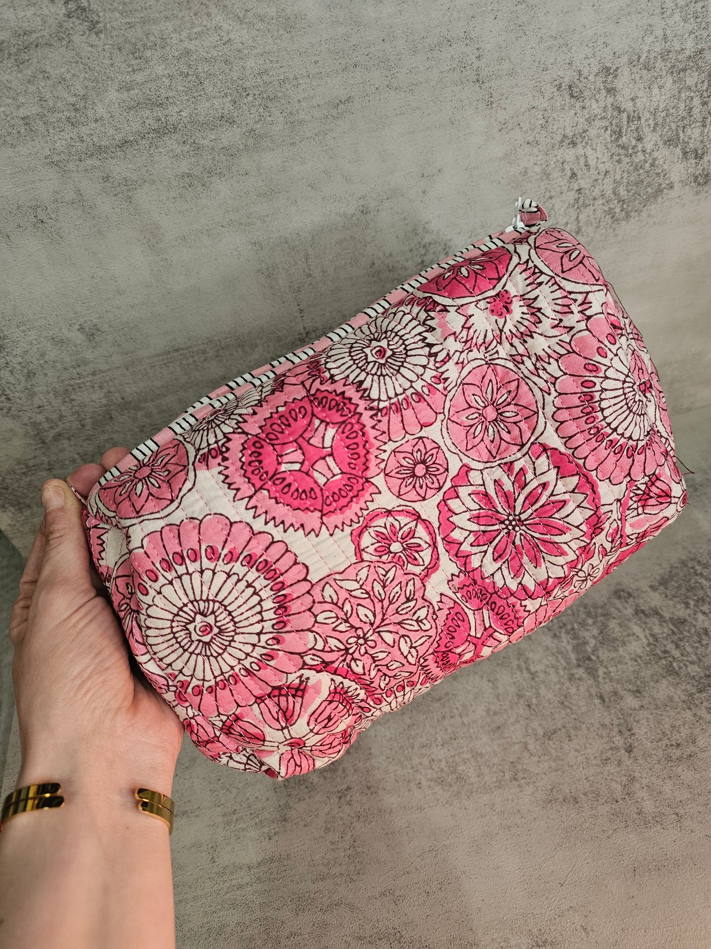 3 pack travel zip pouches. 3 peice set.