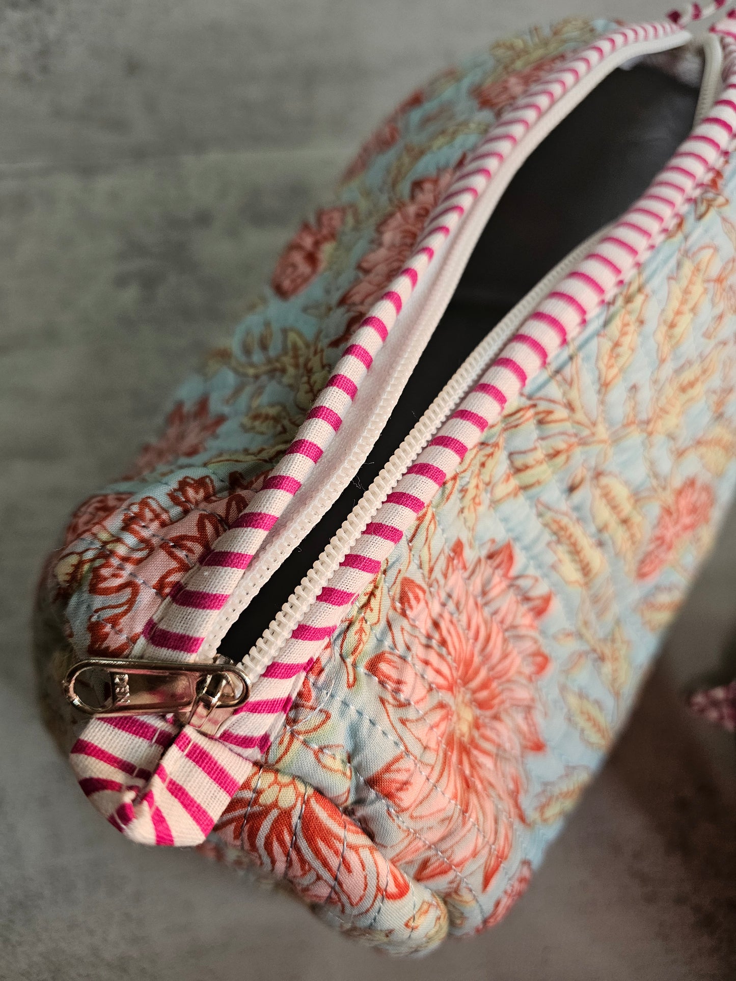 3 pack travel zip pouches. 3 peice set.