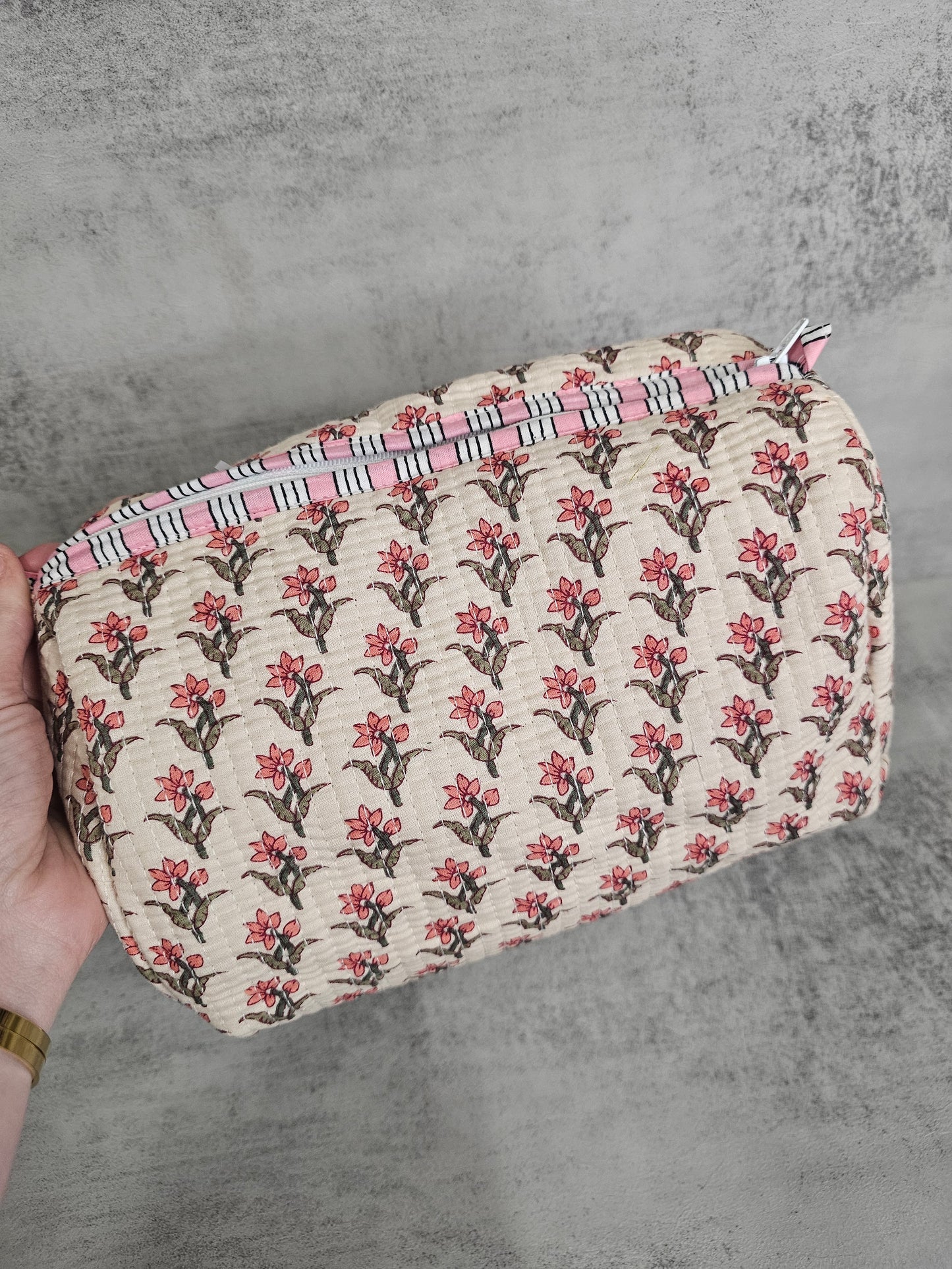 3 pack travel zip pouches. 3 peice set.