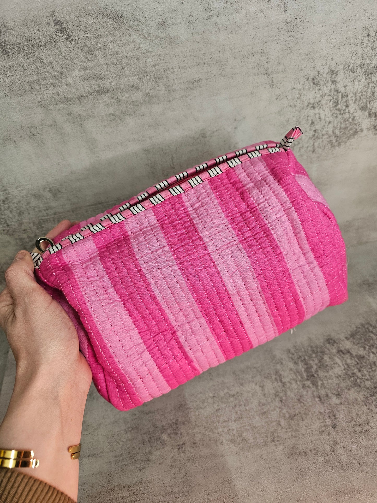 3 pack travel zip pouches. 3 peice set.