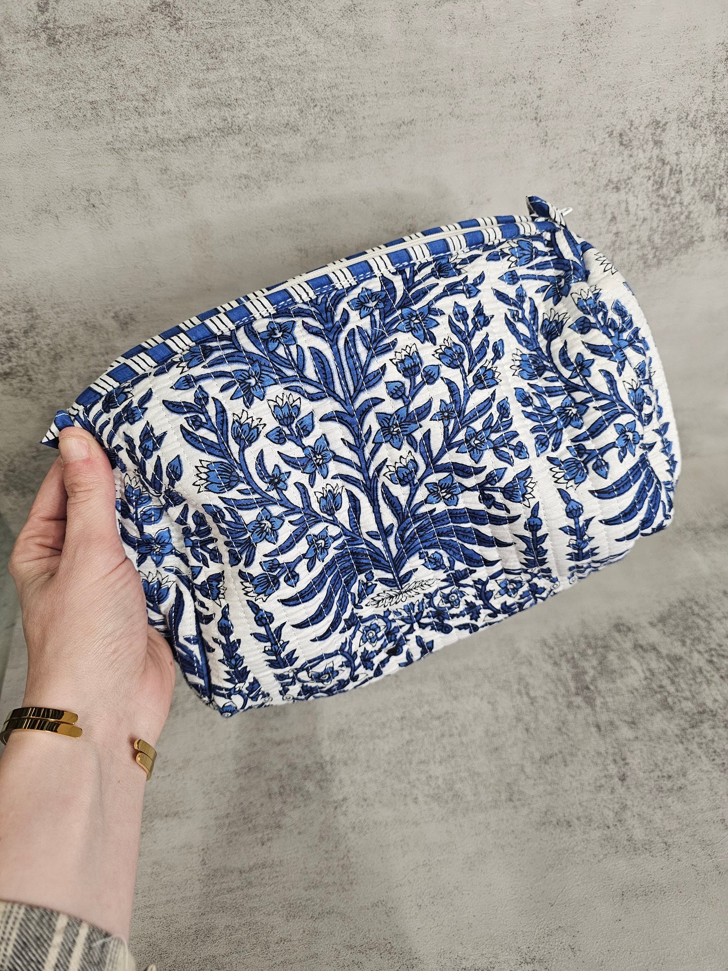 3 pack travel zip pouches. 3 peice set.