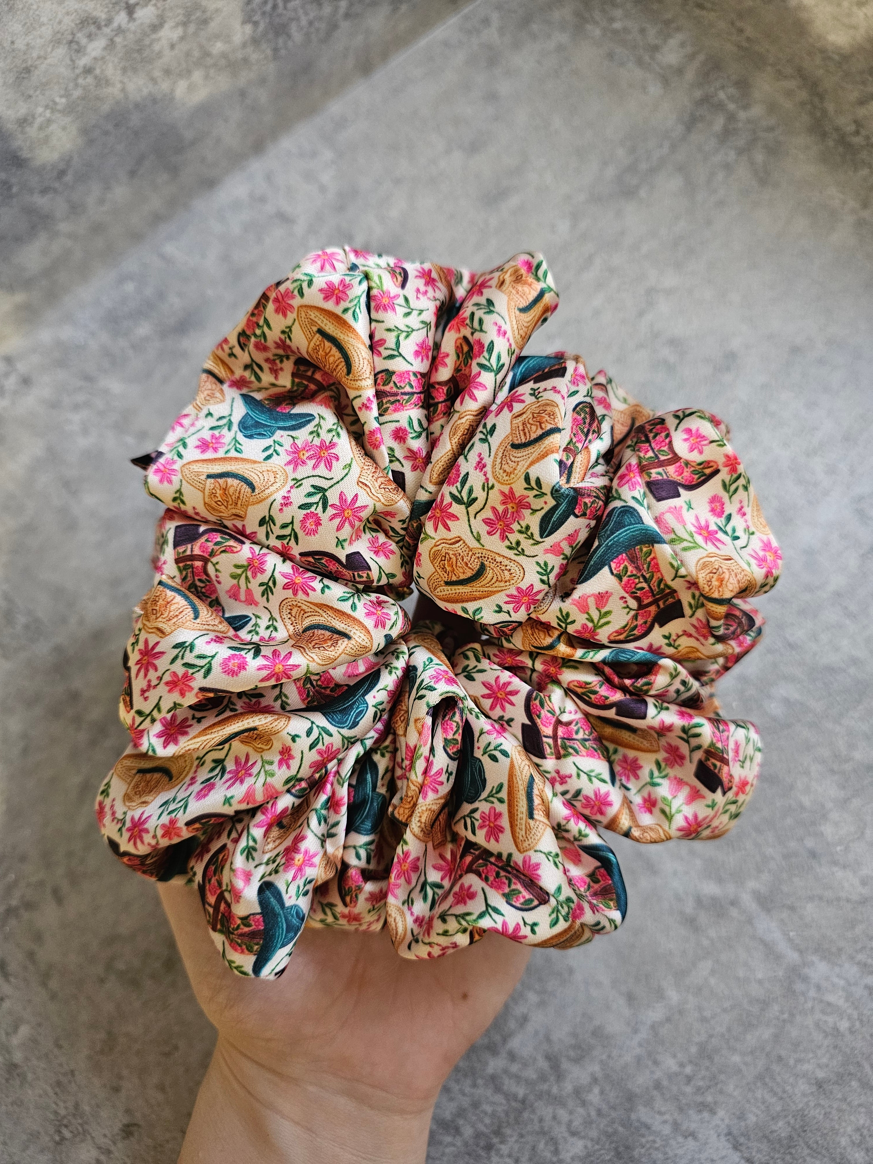Country Queen XL, Luxury Satin Hair Scrunchie