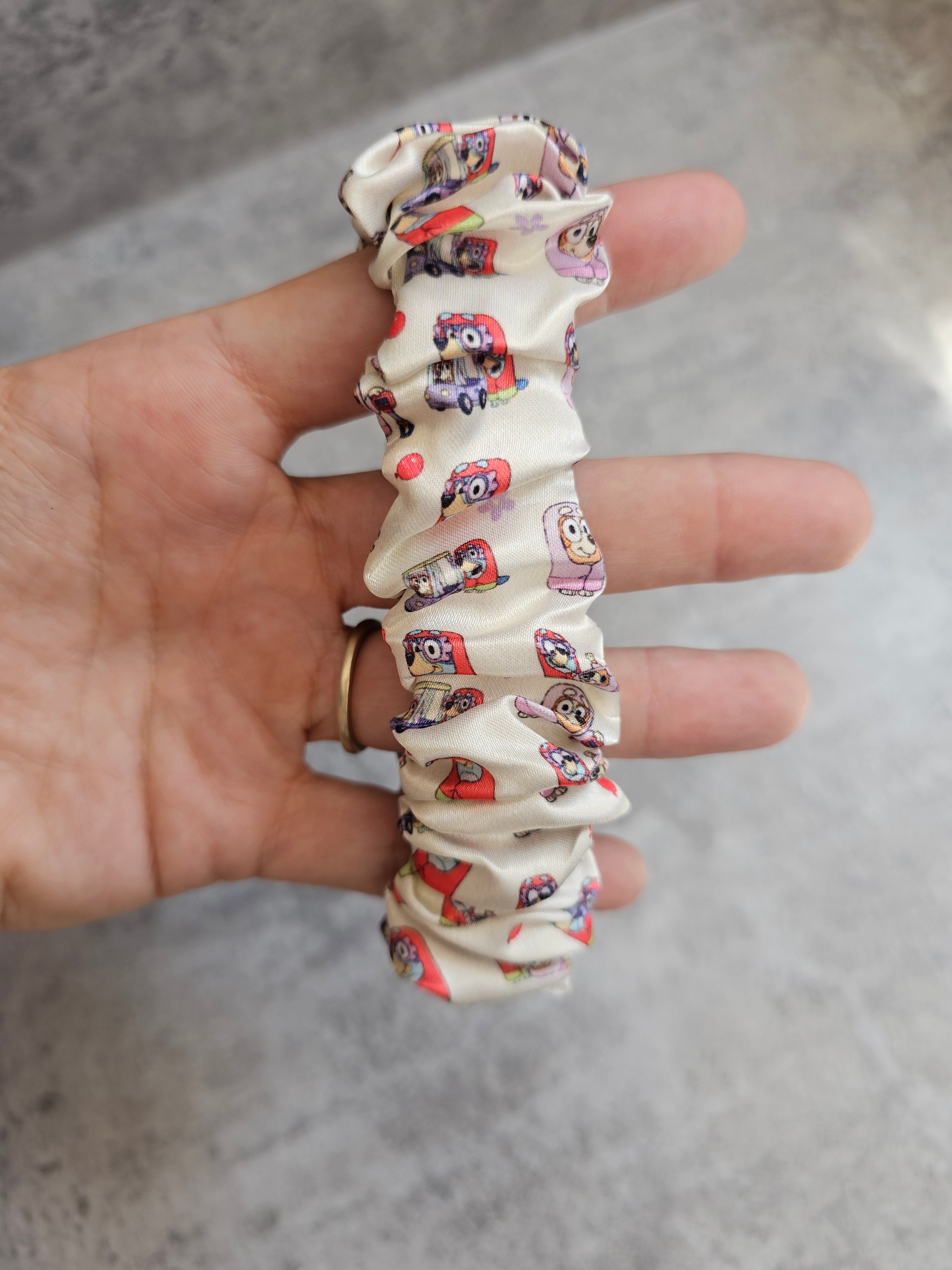 Granny dogs scrunchie keyring