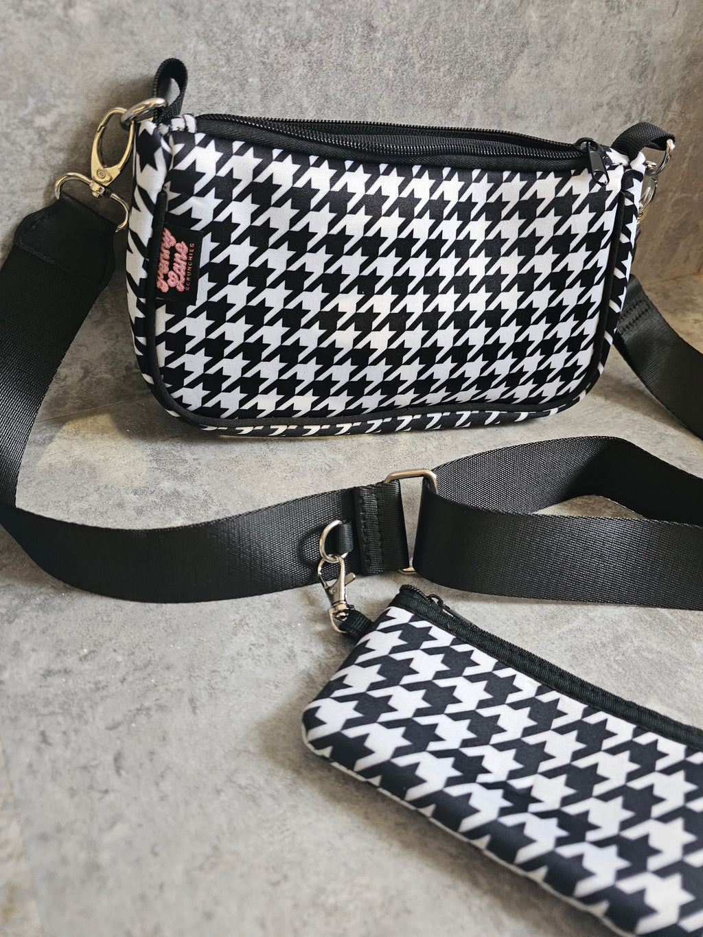 Dog Tooth Cross Body Bag, Extendable Strap, New in PLS neoprene handbag