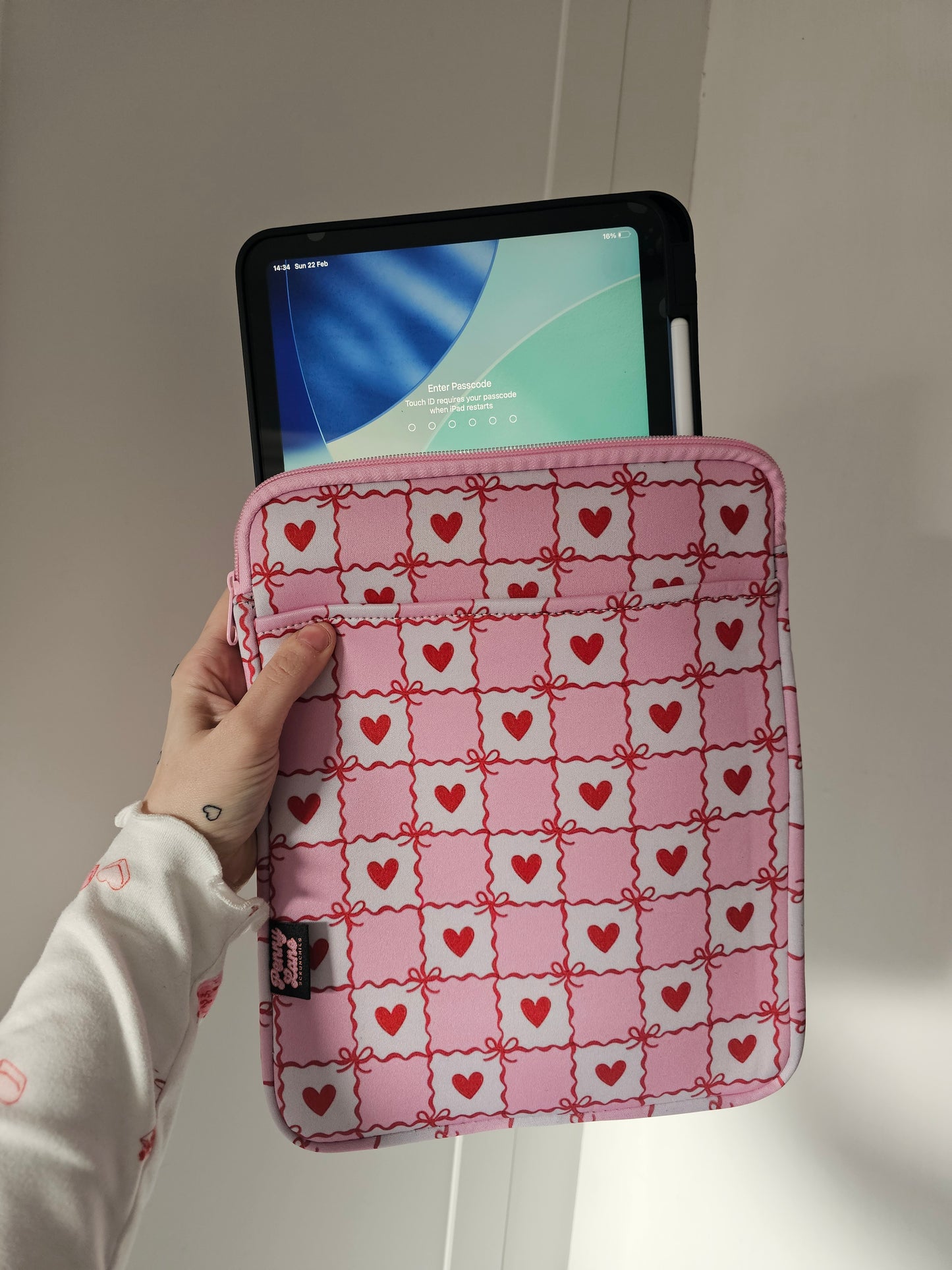 Ipad case, protective neoprene ipad sleeve with zip and pocket.